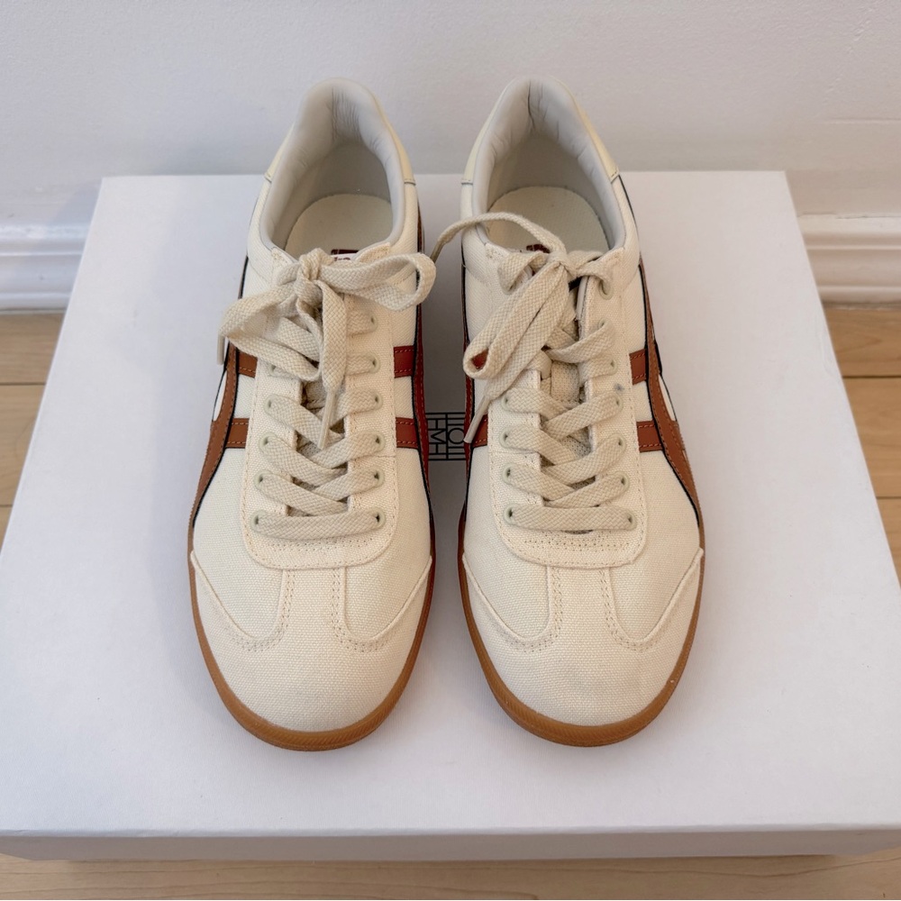 Onitsuka Tiger Tokuten Training Shoes in Cream Caramel (Size 7).